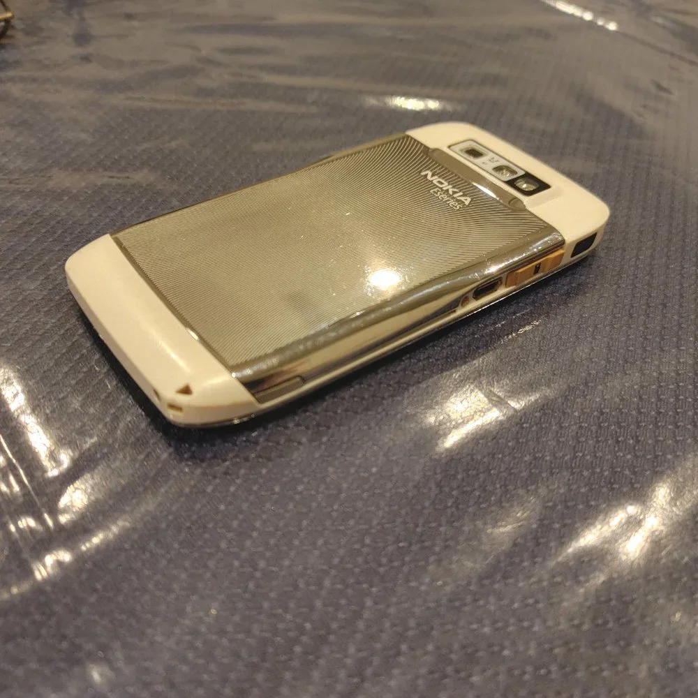 Nokia E71 Mobile Phone 3.15 MP Camera 3G WIFI GPS 2.4in